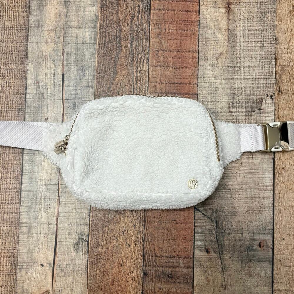 Lululemon White Sherpa Fleece Everywhere Belt Bag Crossbody Cream Gold OS